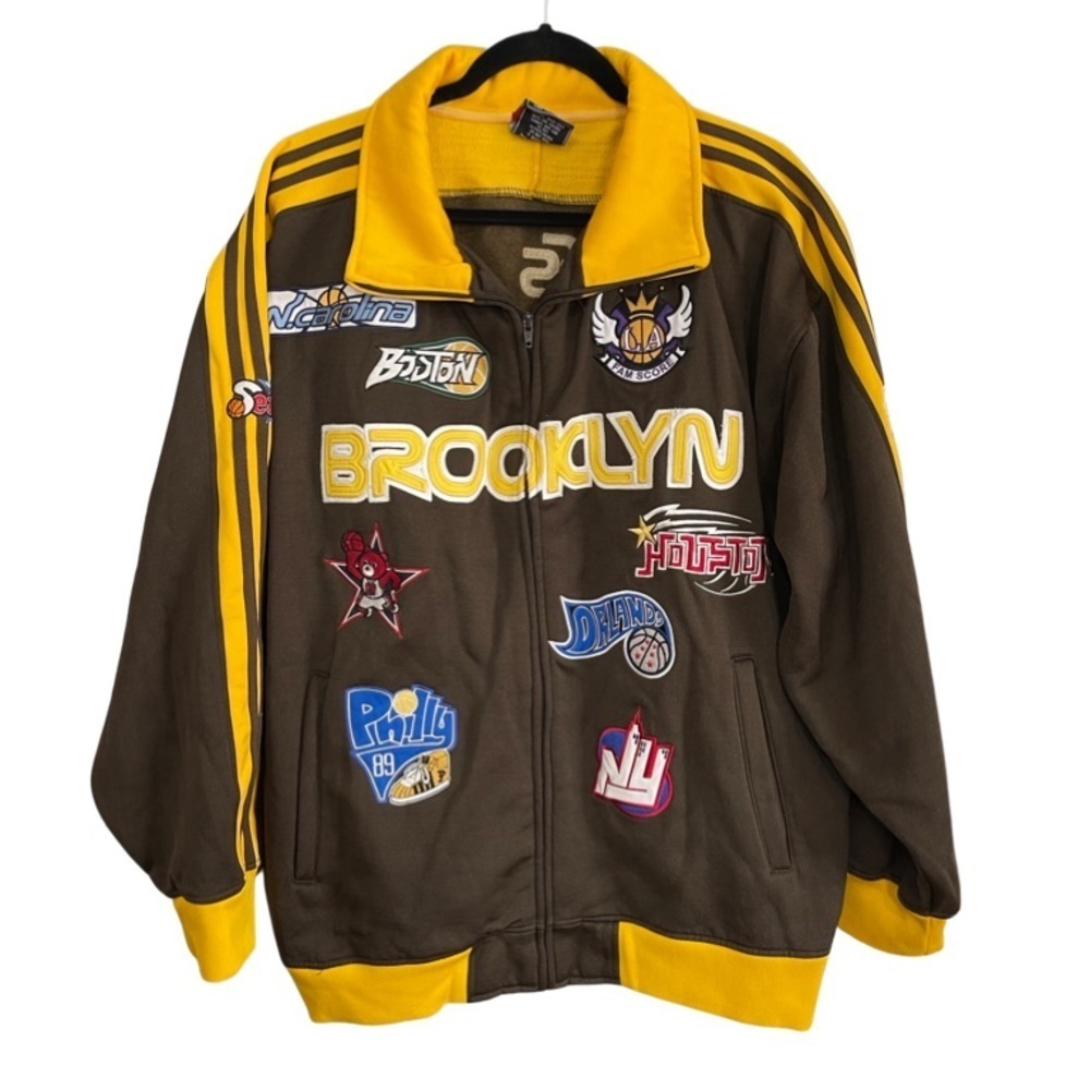 Fam Score Vintage Brooklyn/22 with patches of cities of popular  sport teams. XL